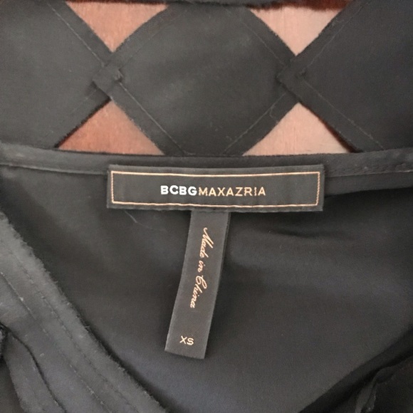 BCBG BCBGMAXAZRIA blouse with neck cutout detail - Picture 6 of 6